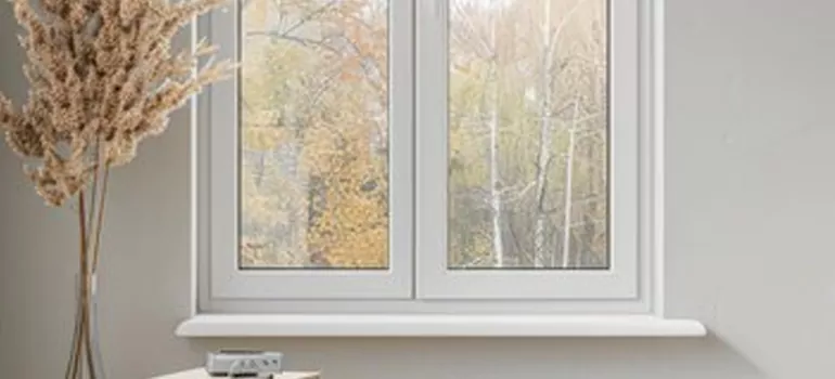 Vinyl Window Stool in Orlando, FL